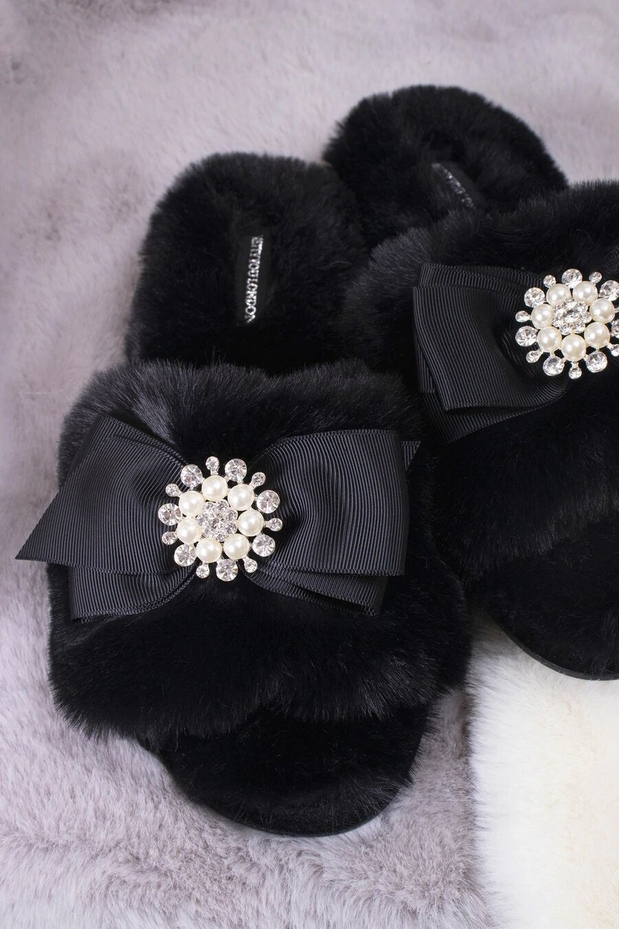 PRETTY YOU LONDON - Anya Slipper - Black