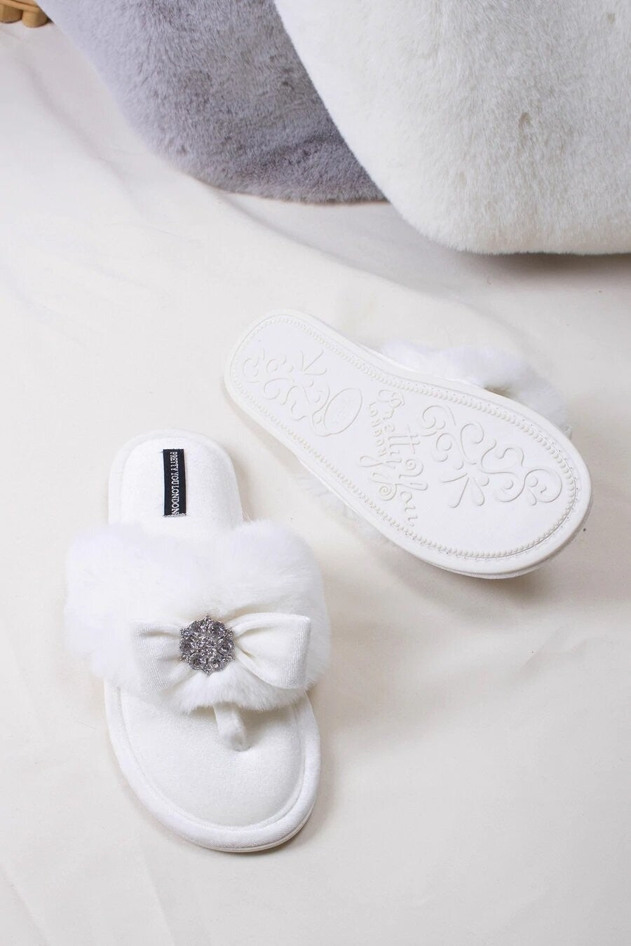 PRETTY YOU LONDON - Amelie Slippers - Cream