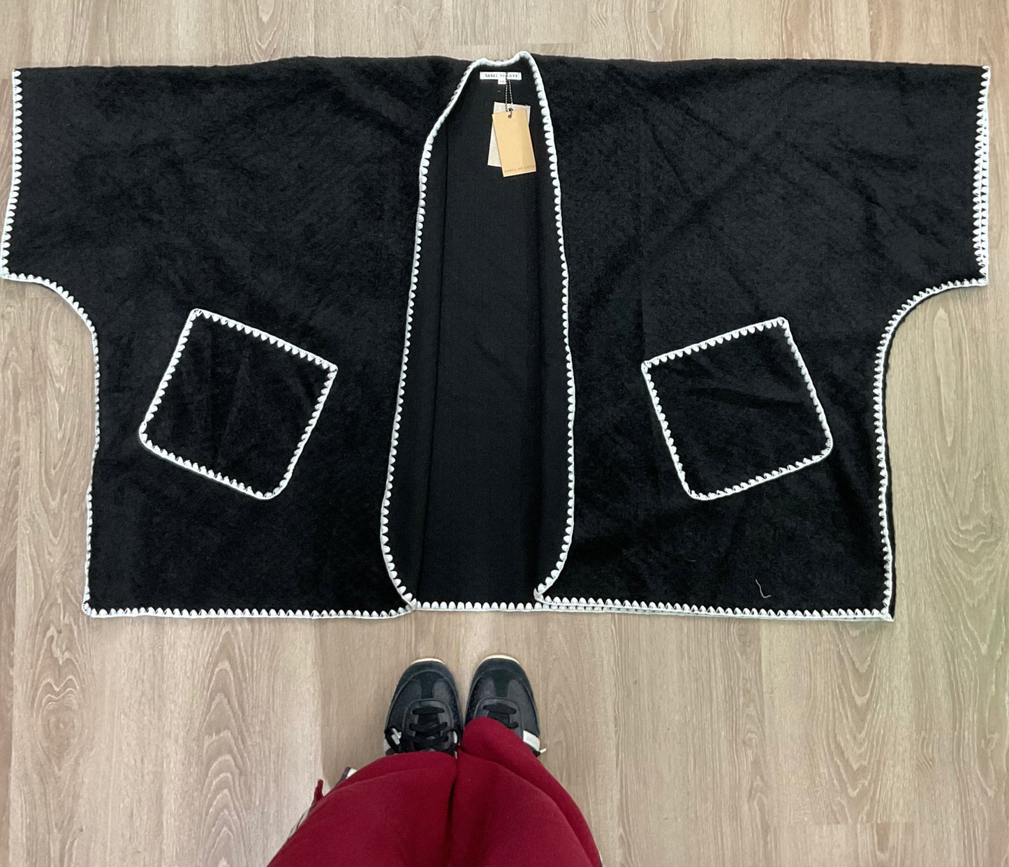 LABEL OF LOVE - Blanket Stitch Edge Cape - Black