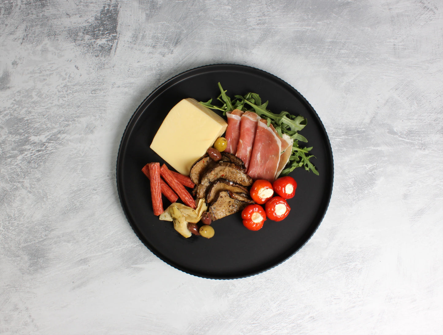 GABEL AND TELLER - Matte Black Round Platter - Size: 33cm