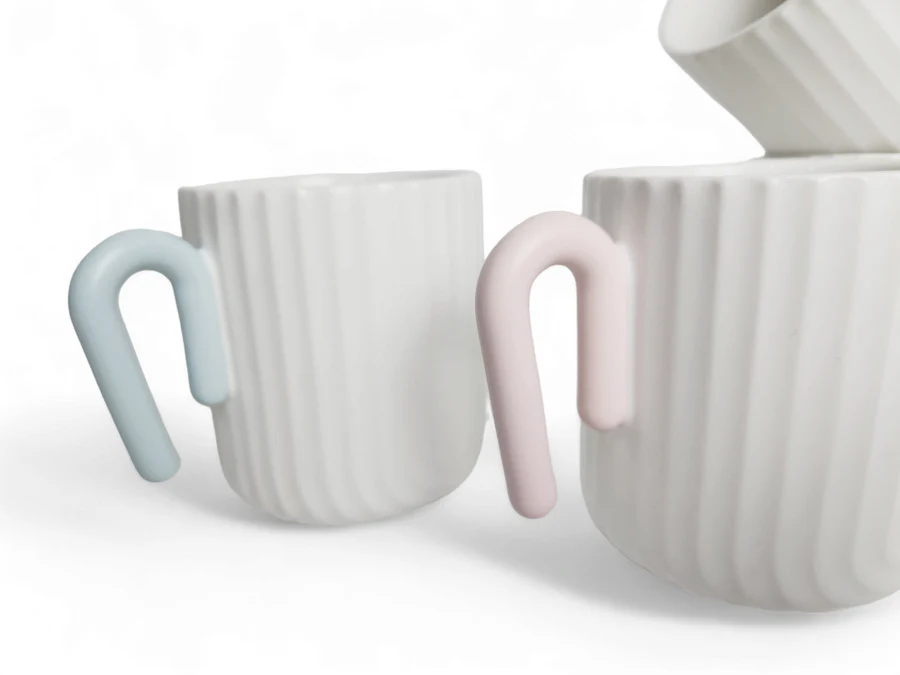 GABEL AND TELLER - Matte White Scallop Mug with Pastel Colour Handle - Set of 4