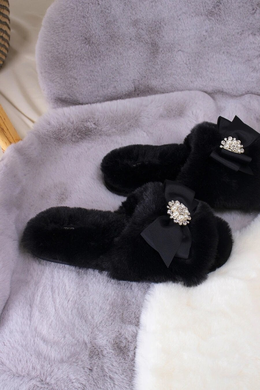 PRETTY YOU LONDON - Anya Slipper - Black