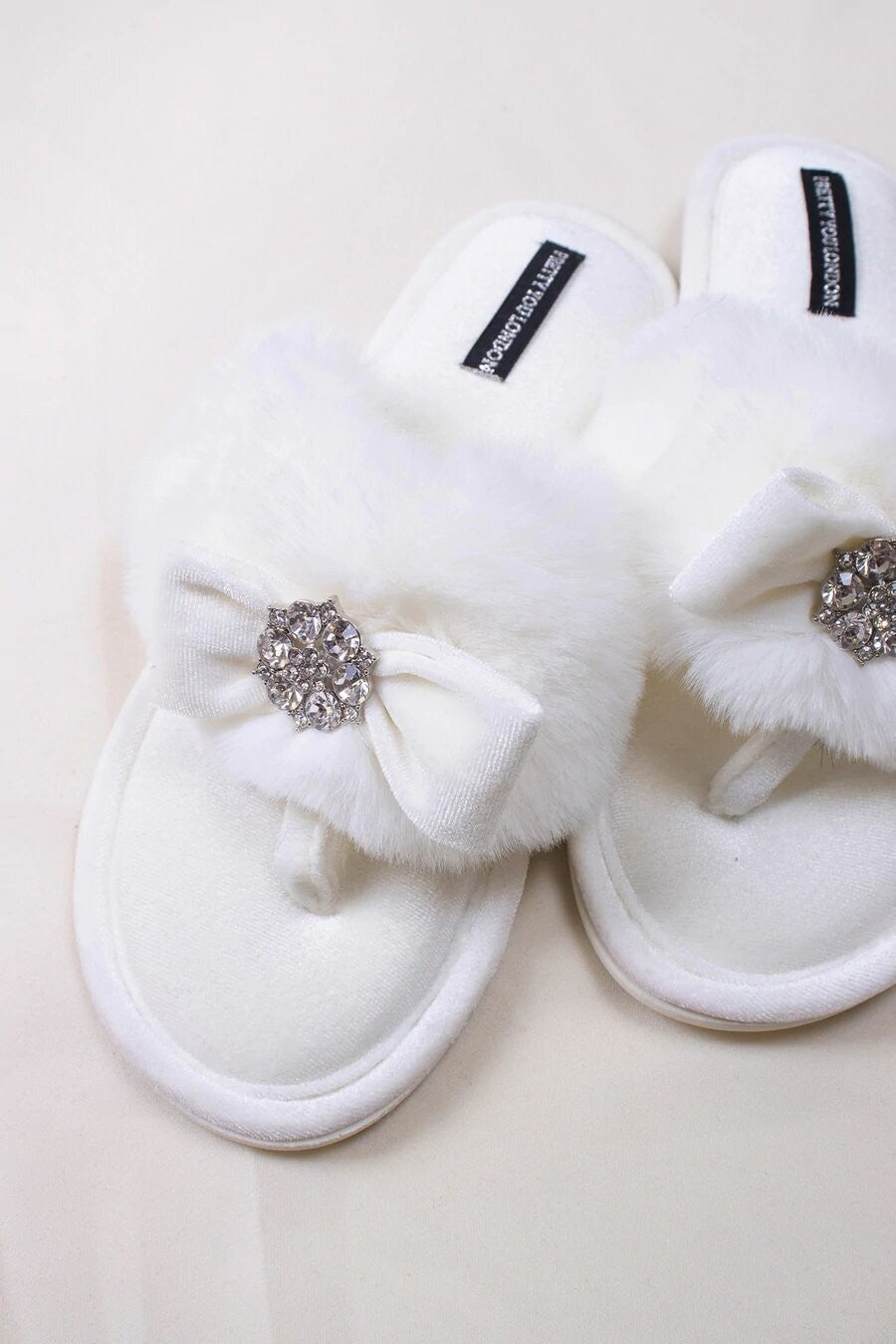 PRETTY YOU LONDON - Amelie Slippers - Cream