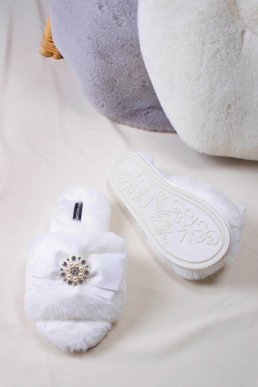 PRETTY YOU LONDON - Anya Slipper - Cream