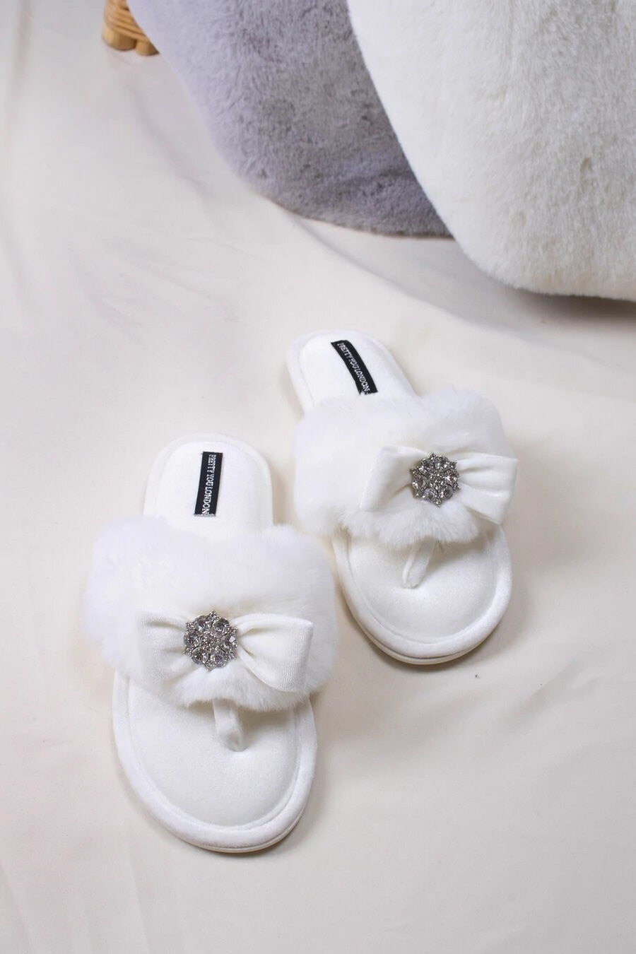 PRETTY YOU LONDON - Amelie Slippers - Cream