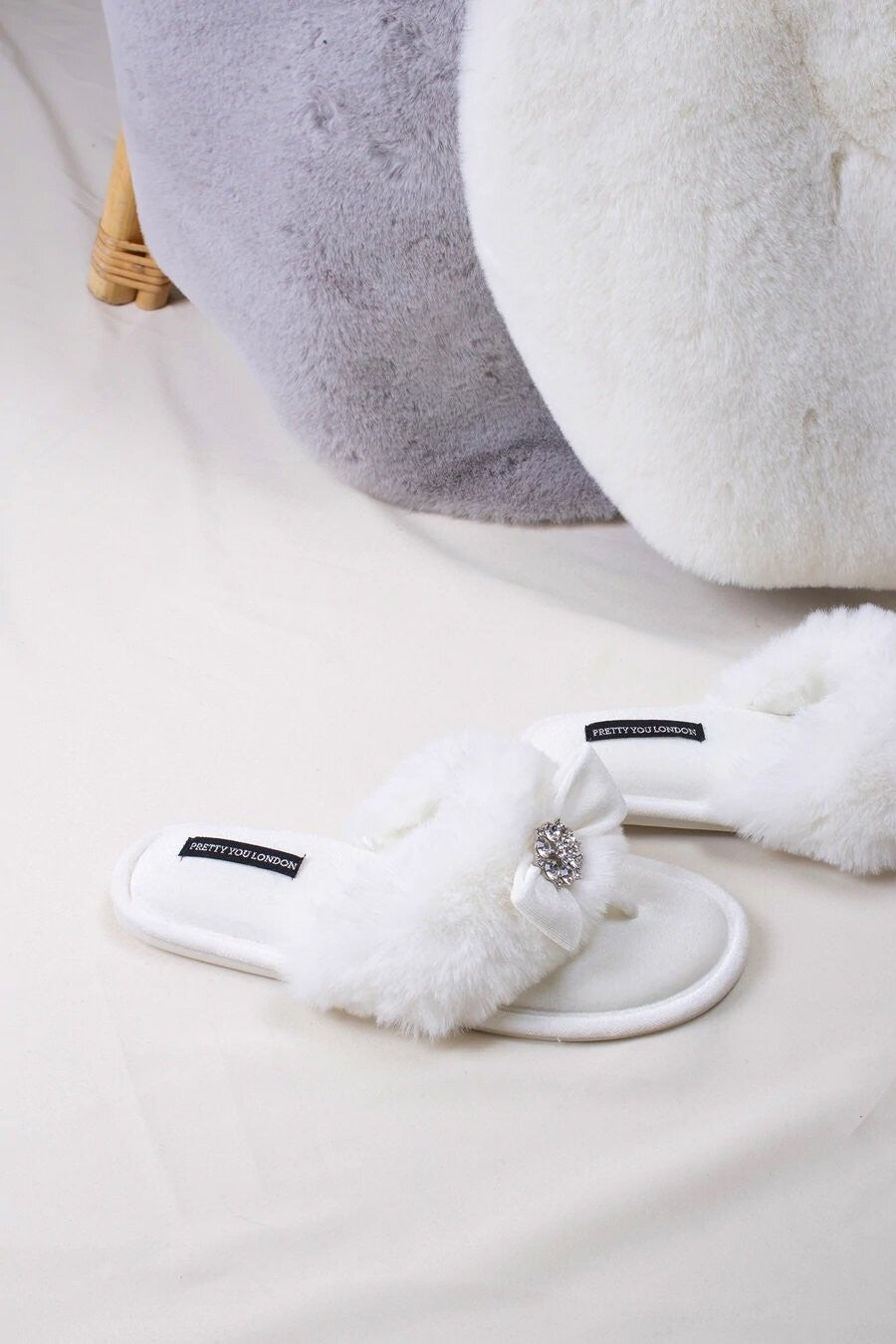 PRETTY YOU LONDON - Amelie Slippers - Cream