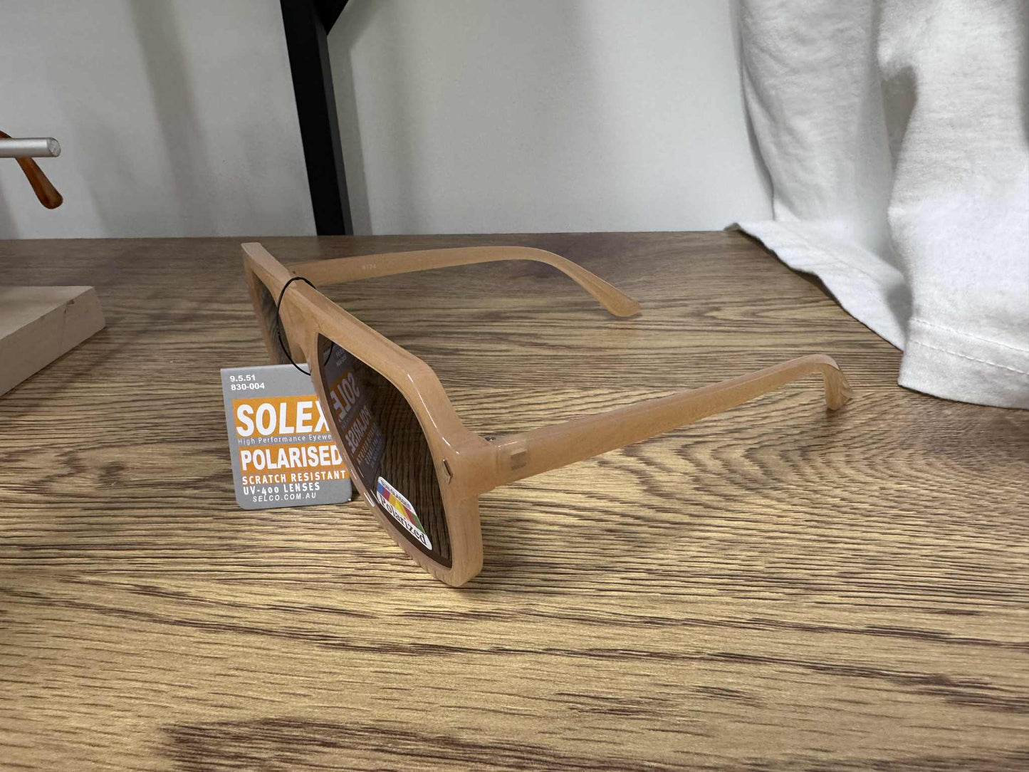 SUNGLASSES - Square Aviator - Cream