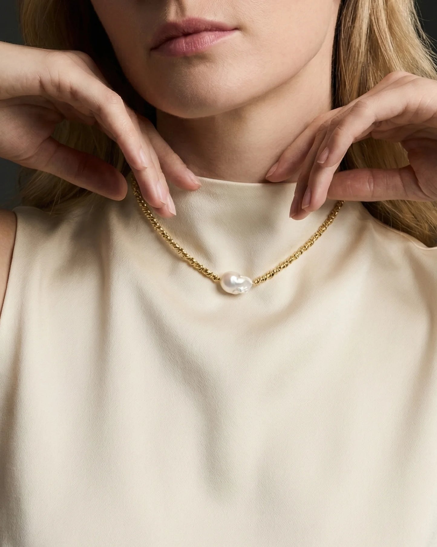IZOA - NECKLACE - Amarae Freshwater Baroque Pearl Necklace - Gold