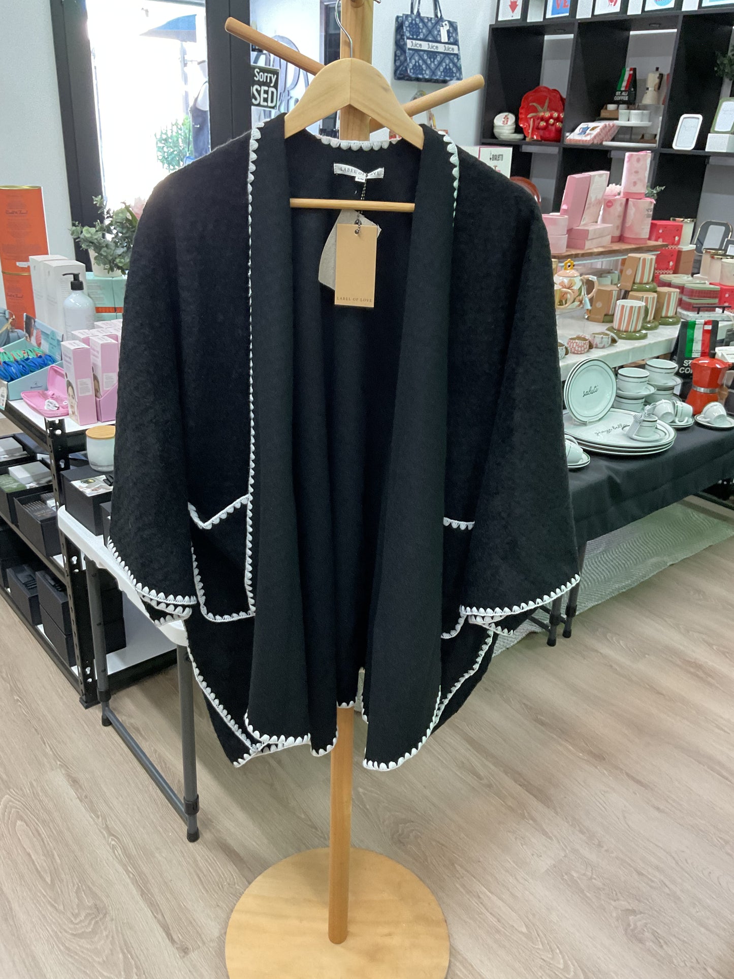 LABEL OF LOVE - Blanket Stitch Edge Cape - Black