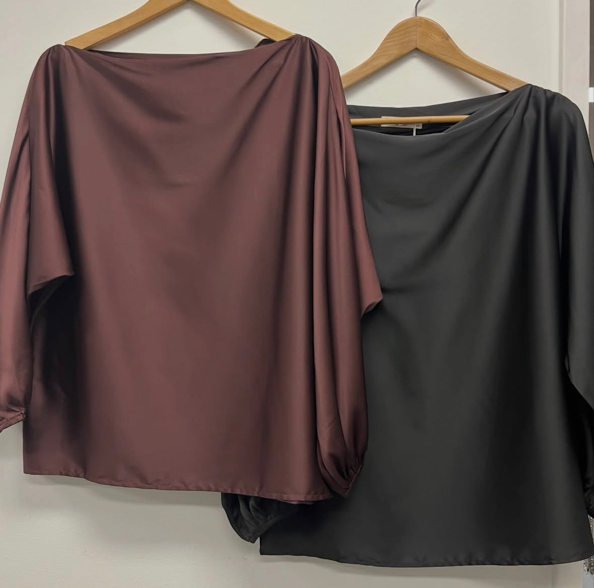 WORTHIER THE LABEL - Satin Top - Chocolate