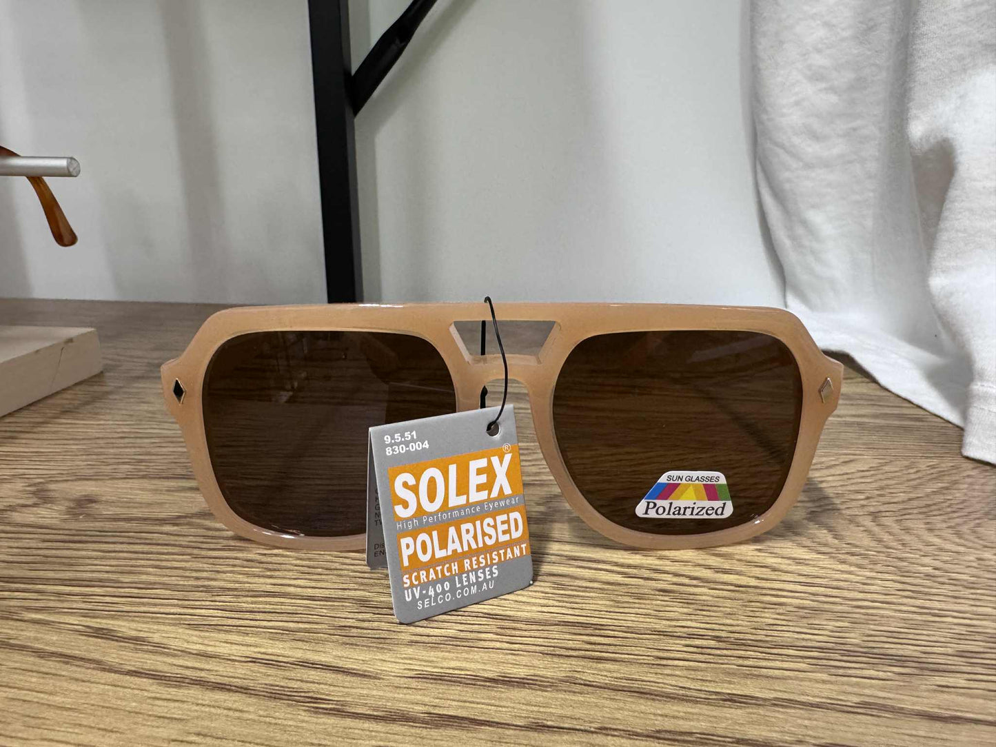 SUNGLASSES - Square Aviator - Cream